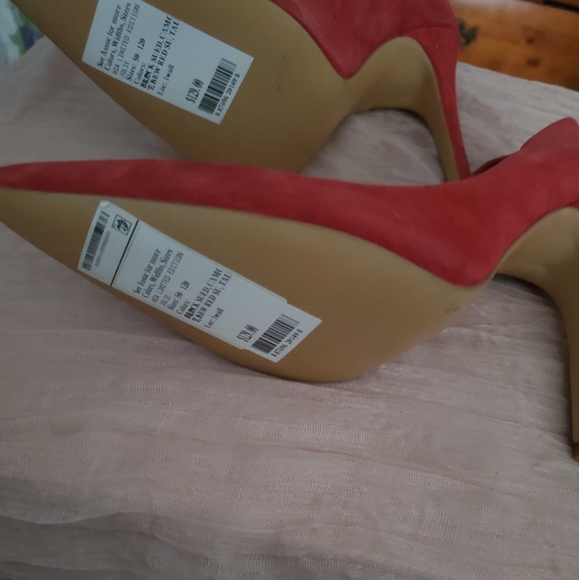 Mia Limited Edition Red Suede Pump size 9 - Picture 3 of 4